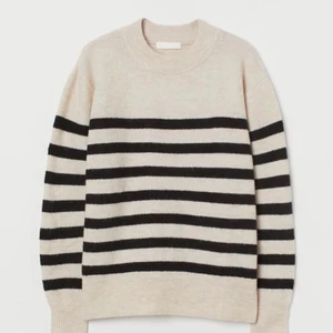 Randig stickad tröja  - Fin tröja som är helt slutsåld i butik ✌️✌️ 