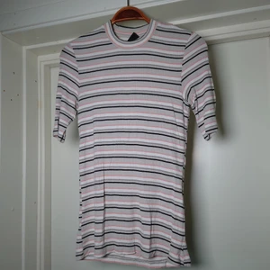 Tunn tröja - Tunn kortärmad tröja, stretchig🍀