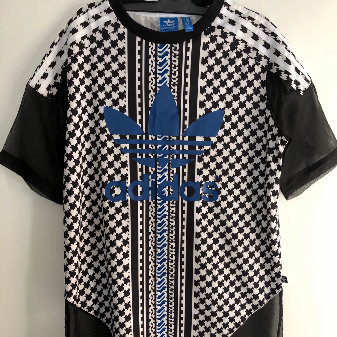 Adidas tshirt-klänning med mesh - 90