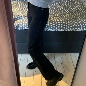 VIDA JEANS - HIGH WAIST från madlady - Funderar på att sälja dessa jeans från Madlady storlek 36, använder de inte längre. Nypris 549 kr, mitt pris: 230kr + ev. frakt. De är sparsamt använda och har inga skador eller så. Hör av er om ni har frågor eller vill ha fler bilder!