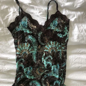 Linne - Ett linne i mesh material från märket sorbet i storlek S💛