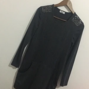 Klänning  - En enkel fin klänning som passar till en kall vintervardag 