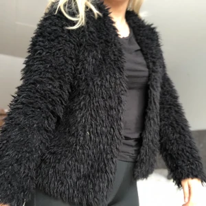 Fluffjacka, gina trico storlek s - En lika dan fluffjacka som jag säljer fast svart,