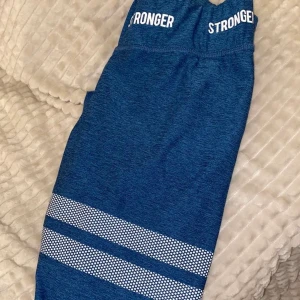 Stronger tights✌🏻 - Köpte de här på Plick för ca 2 månader sedan men de har tyvärr inte kommit till användning💓 När jag köpte de hade de bara använts några få gånger, hör gärna av er vid frågor eller intresse ✌🏻 (bild från förra ägare)