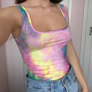 tie dye linne - tie-dye linne i svalt och mjukt material, perfekt till sommaren 🦋 Passar xs-s