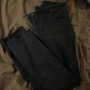 Jeans - Sköna jeans som är raka i benen. Från ONLY
