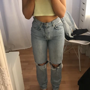 Gina tricot 90s jeans - Använda men ändå i fint skick. Inga hål eller annat