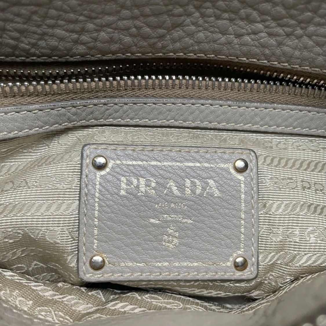 Prada väska  - 90