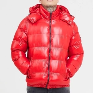 Good for nothing glossy red jacka - Säljer nu denna jacka från good for nothing, köpt för 1100kr och är i nyskick. Den är använd 10 gånger max och därför säljer jag den för 700kr eller 600kr vid snabb affär. Jackan är storlek L och en herrmodell, skön och varm vinterjacka. 