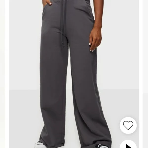 Visa mjukisbyxor - Helt oanvända, kappen är fortförade kvar. Fråga om ni undrar nått om plagget