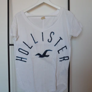 Hollister T-shirt🤍 - Tröja från Hollister