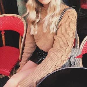 stickad tröja - stickad tröja från H&M i storlek 34, dock stor i storleken, använd ett fåtal gånger