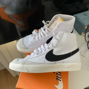 Nike Blazer mid 77 - Helt nya Nike blazer som är tyvärr för små för mig. Köparen står för frakt. 