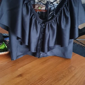 Topp - NY med pris lappa .NY pris 429. Passar m_ l