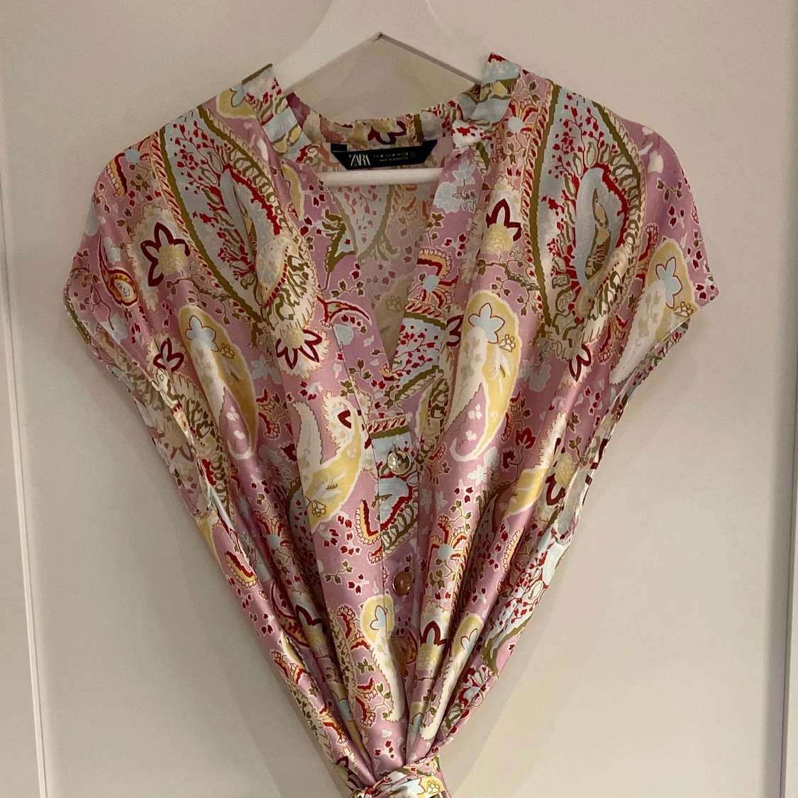 Vacker klänning med eller utan skärp