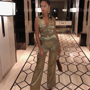 Meshki jumpsuit  - Slutsåld och aldrig använd med prislapp på, ursnygg med guld detaljer och skärp till midjan. Som på bilden fast i vit