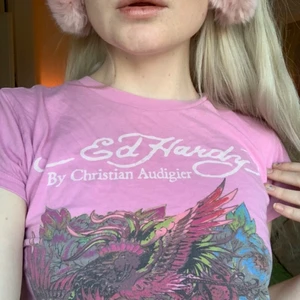 Rosa Ed Hardy  - Rosa Ed Hardey tröja med coolt tryck på:) 