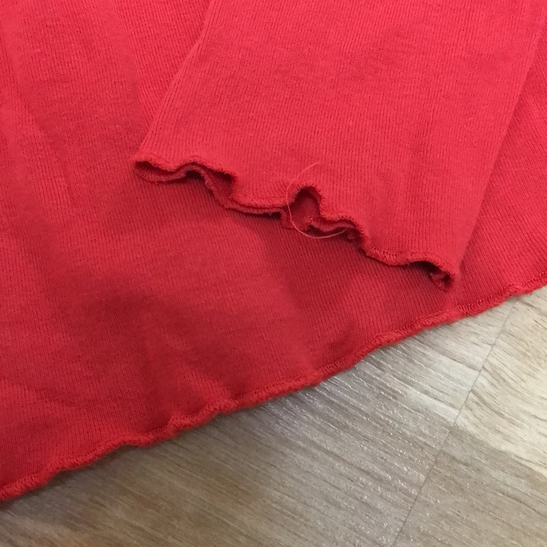 Röd tröja  - 91