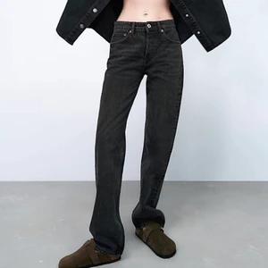 Zara jeans  - Mid rise jeans från Zara. Säljer pga för små för mig!