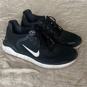 Nike Free Run skor strl 40. Köparen står för fraktkostnad. 
