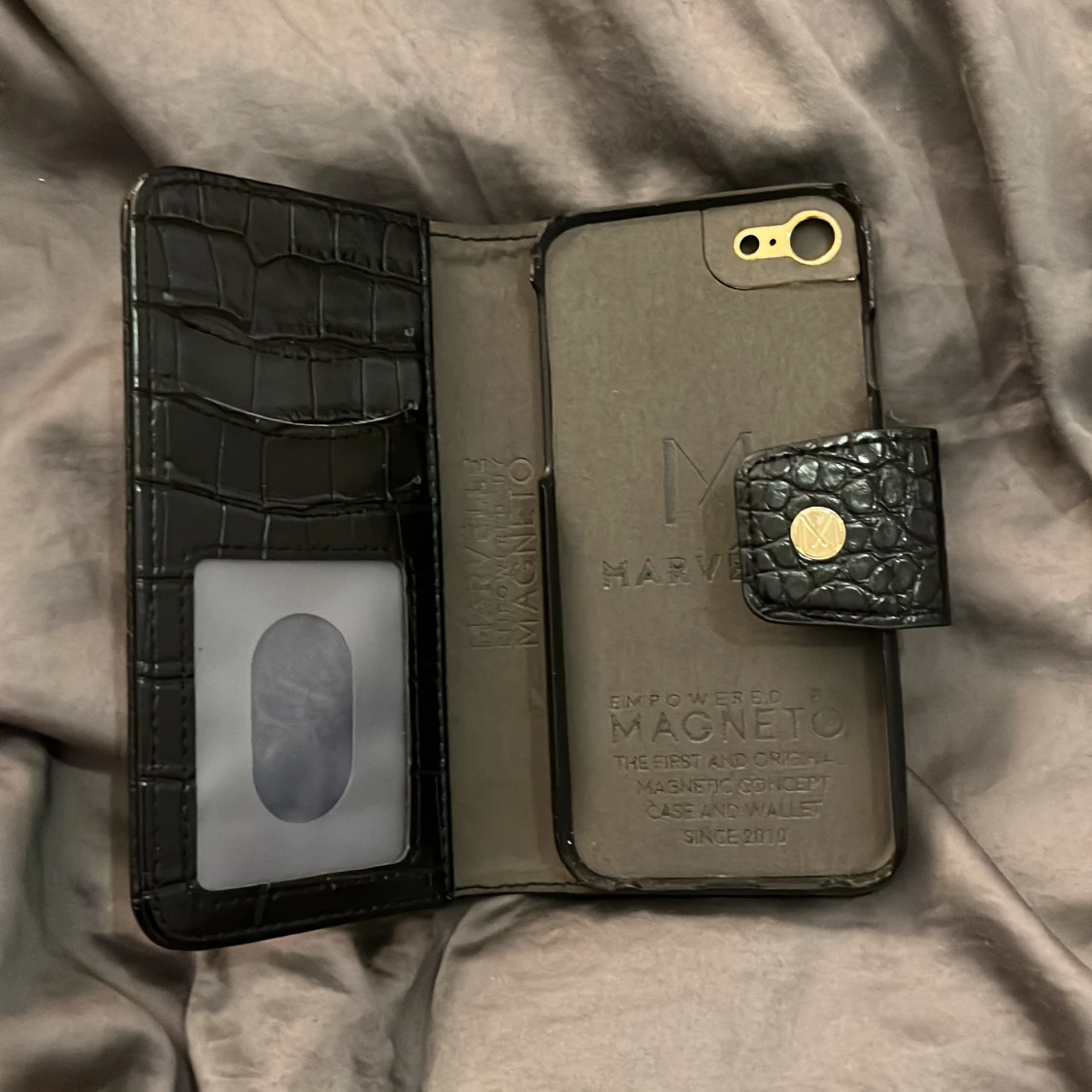 Två mobilskal o ett kort skal  - 90