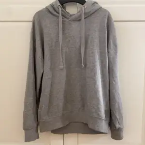  Jättefin grå hoodie från lager 157 storlek S, säljer på grund av att den inte kommer till användning längre. 