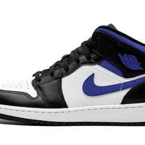 Söker jordan 1 mid helst stolek 40-41 - Söker dessa två skor och är väldigt desperat! Köper nog för Max 1450kr eftersom jag skulle köpa ett par men blev scammad och därför inte kan betala så mycket!<3 