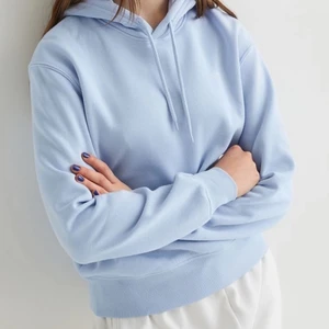 HOODIE - säljer nu min ljusblåa hoodie då jag aldrig använder den då den är stor på mig ,pris kan diskuteras 