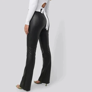 Skinnbyxor  - Skinnbyxor från nakd i storlek 38. Materialet är stretchigt. Säljer för 150kr 🖤