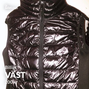 Väst - Hej Säljer min väst pågrund av att den är för stor,en helt vanlig fin väst med inga skador gott som nytt! Hör av er!
