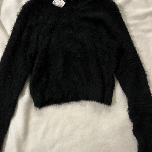 Mysig tröja från HM - En helt oanvänd mysig tröja från HM med prislapp kvar. Köpt för 199 sek! Sjukt mysigt material, perfekt myströja! ✨ 