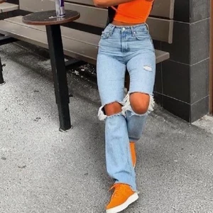 ZARA JEANS - ( alla bilder är lånade) Jeans från zara i storlek 34 tyvärr för små för mig så har inga egna bilder med de på💖