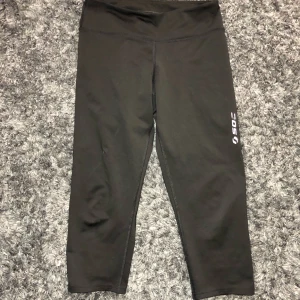 Träningsbyxor  - Svarta 3 kvarts träningsbyxor från stadium 