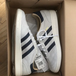 adidas skateboarding busenitz vintage - adidas skejtskor strlk 44