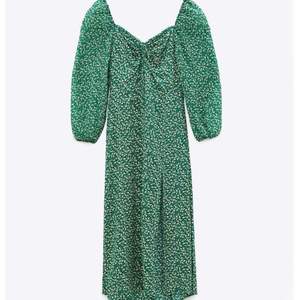 Söker efter denna klänningen från Zara i storlek xs. 🙏