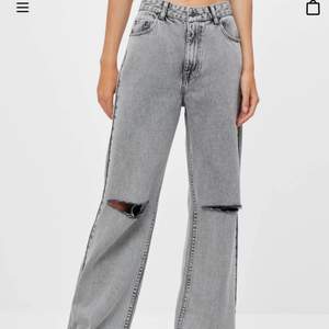 Säljer mina fina jeans från bherska i storlek 36, nyskick, knappt använda🤍 Supersnygga och bekväma, hör av dig vid funderingar:) köpare står för frakt