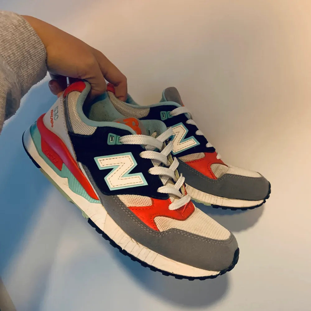 New Balance sneakers in poppy colors. Size 37 1/3. Used for one season.. Skor.