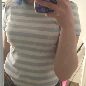 Jätte fin topp/tröja använt få gånger!😊💖 - Jätte fin topp/tröja har använt få gånger😊