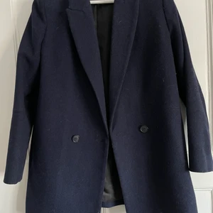 Ull kavaj  - Mörkblå ullkavaj från other stories