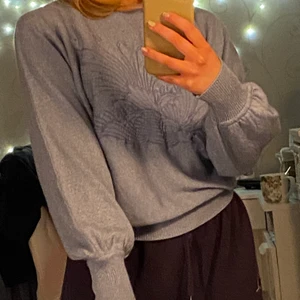 Fin ljusblå tröja - Fin tröja i en ljusblå färg. Storlek S. 