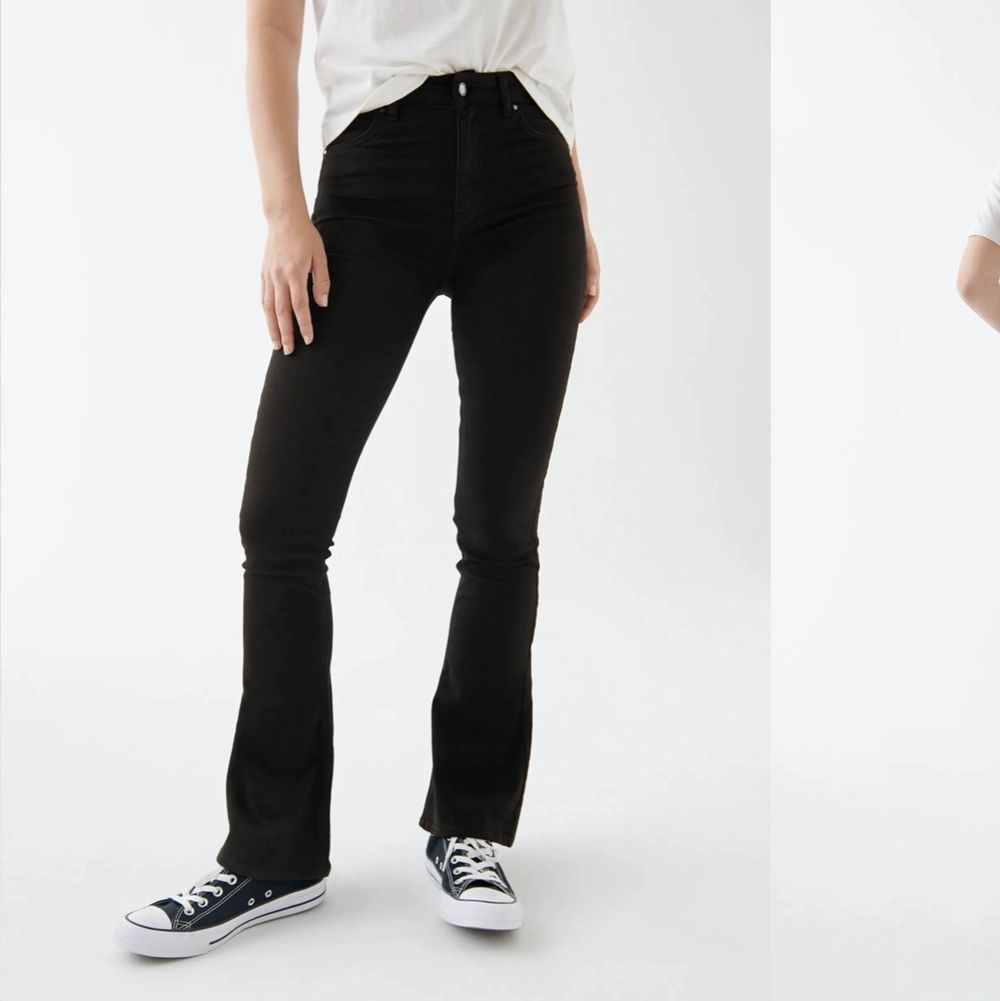 Svarta bootcut - Jeans & Byxor | Plick Second Hand