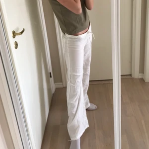 Linnebyxor - Vita linnebyxor i storlek M. Köp direkt för 270💕