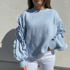 Söt stickad - Knappt använd så är i bra skick, frakt tillkommer