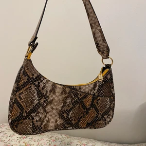 Väska  - Baguette väska