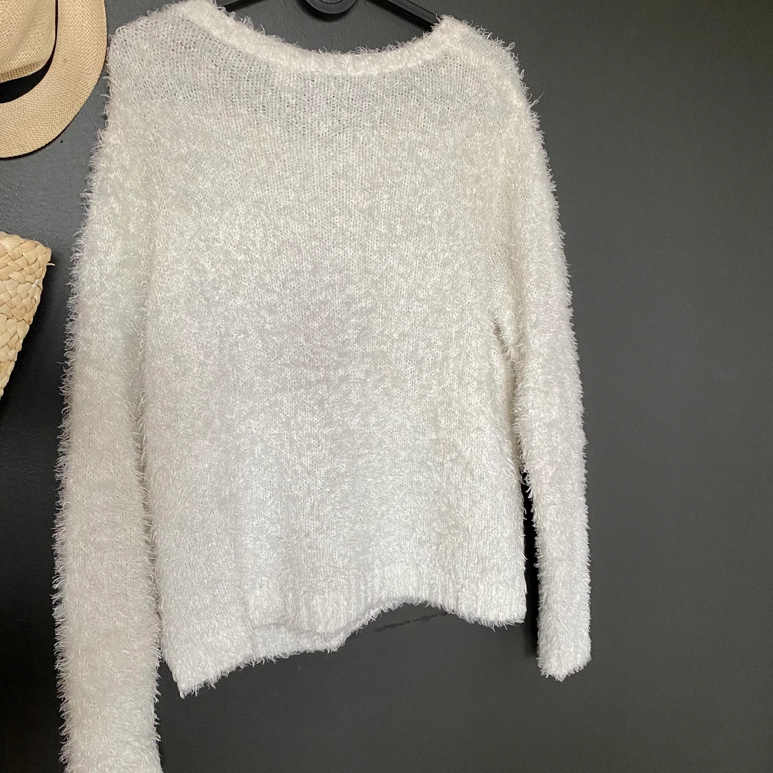 Fluffig vit tröja  - 90