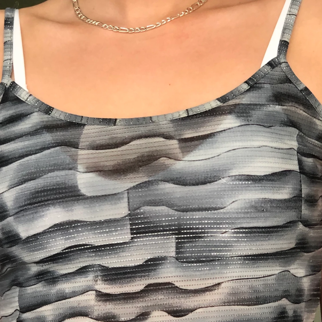 Grå topp med silverdetaljer - 90