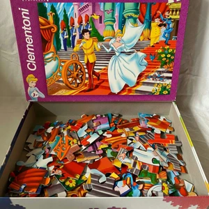 Askungen pussel - Askungen pussel med maxibitar, 104st. Väldigt fint och bra skick!