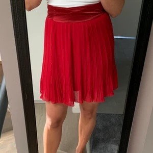 Röd kjol - Röd kjol❤️