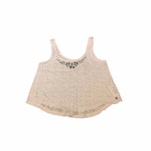 M  - Ett fint somrigt linne. Med pärlor vid halsen 🤍