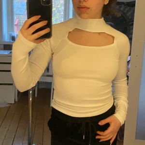 vit tröja - fin vit tröja från Gina Tricot i storlek XS! Köpare står för frakt 💓